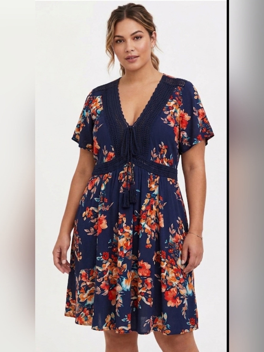 Torrid Women Navy Blue Floral Short Sleeve V Neck, Hidden Pockets, Size 3 - Picture 1 of 7